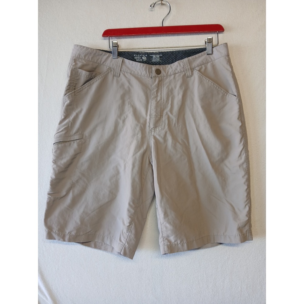 Mountain hard wear cargo shorts mens size 36